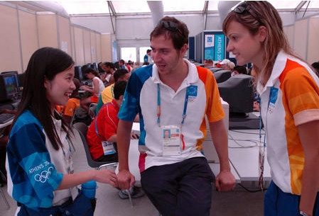 [说正事]东京奥运会志愿者服装遭日本网友吐槽