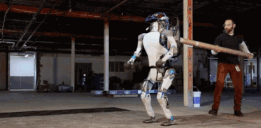 害怕机器人会赢?看完这些动图你就不会再担心了