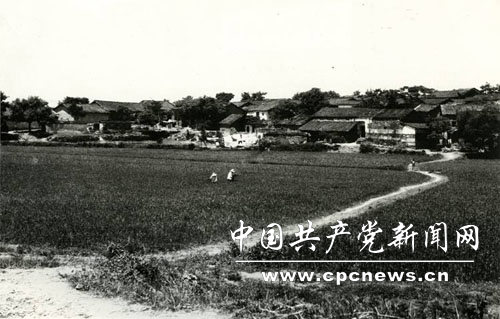 湖北省麻城县张家湾。1895年董必武随父在这里读书。