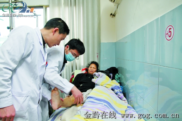 五保户张明贤老人右股骨骨折后在湄潭县中西医结合医院得到了很好的医治　　