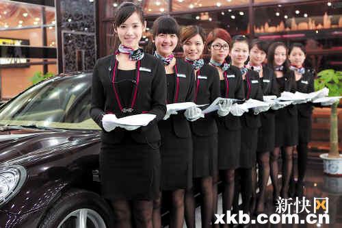 还有<em>穿着</em>黑色<em>丝袜的美女</em>管家服侍得你