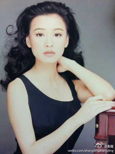 组图: 张庭微博 自曝昔日旧照 网友赞叹美丽一如