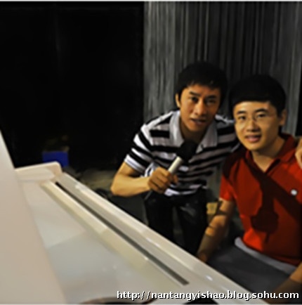 江涛和江宇阔。(图片来源:人民网)