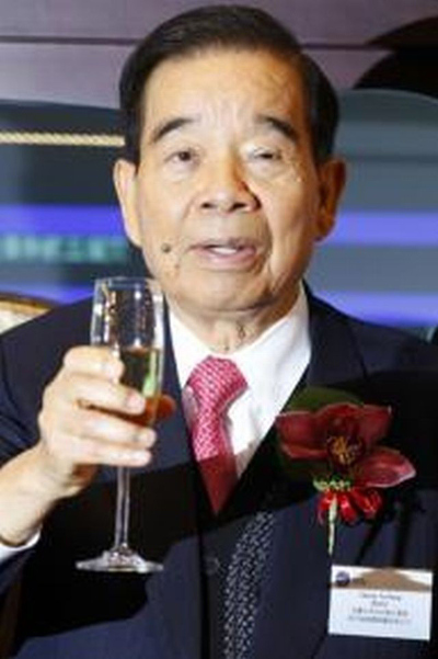 新世界发展重组董事会 86岁郑裕彤退任主席(图)