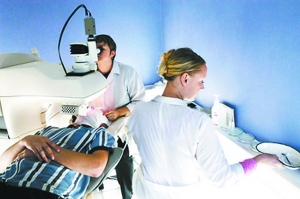 飞蚊症能不能做激光手术治疗近视