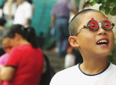 紫一越橘叶黄素对青少年近视有用吗