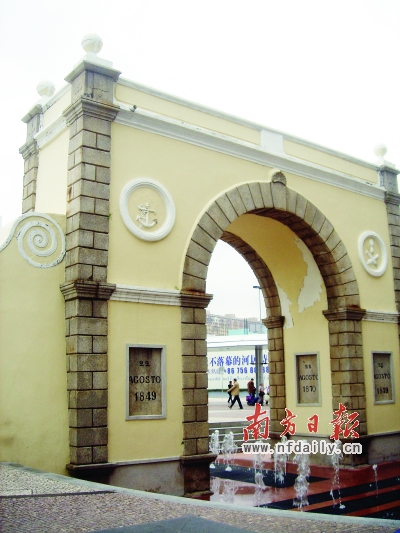 澳门海关纪念门楼。