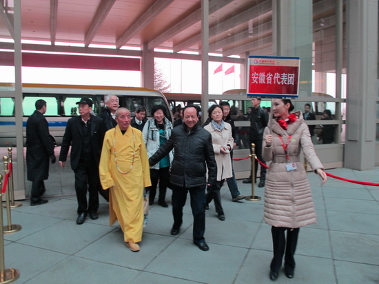 出席全国政协十一届五次会议在皖全国政协委员抵京