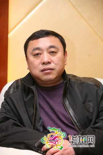 辽宁省辽中县人,1963年出生,1981年入伍,1982年任班长.