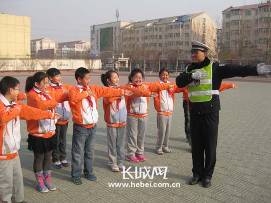 廊坊第十小学开展交通安全进校园和安全月活动