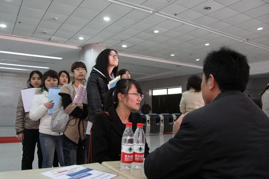 农民工夫妻生活_农民工收入超大学生(3)