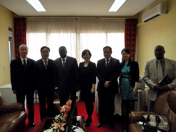 正规贷款公司_贷款公司驻行经理收入(2)