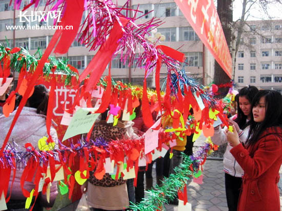 温情<em>女生节</em>学子晒心愿 点燃青春激情(图)_资