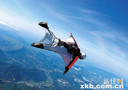 人类首度飞过阿尔卑斯山