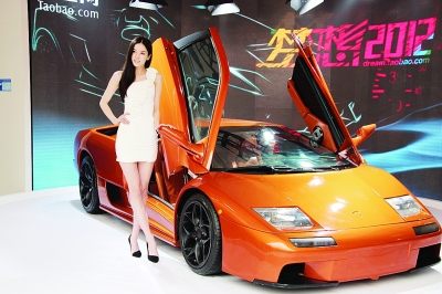 淘宝车模惊艳亮相北京车展。