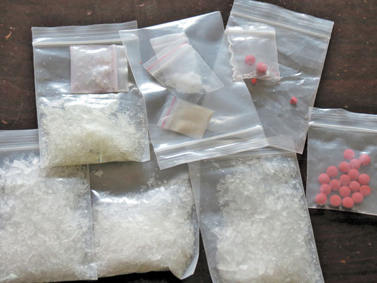 乌海警方缴获新型毒品棉果