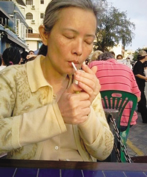 胖头陀被迫筹钱葬母