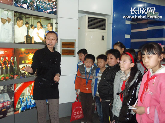 石家庄小学生开展\社会实践长真知\系列活动