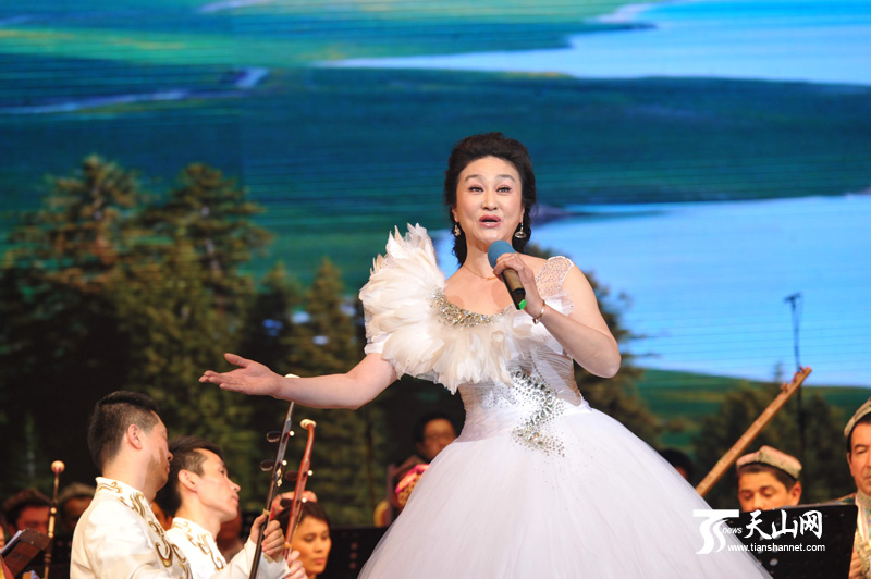 女高音谢琳演唱《玛依拉变奏曲》