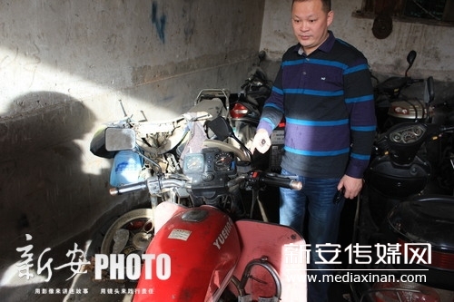 摩托车司机将人撞成重伤逃逸 热心市民驾车追