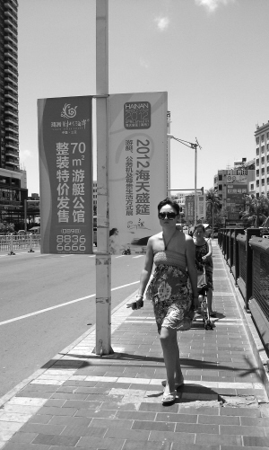 霸气广告牌 阻挡行人路