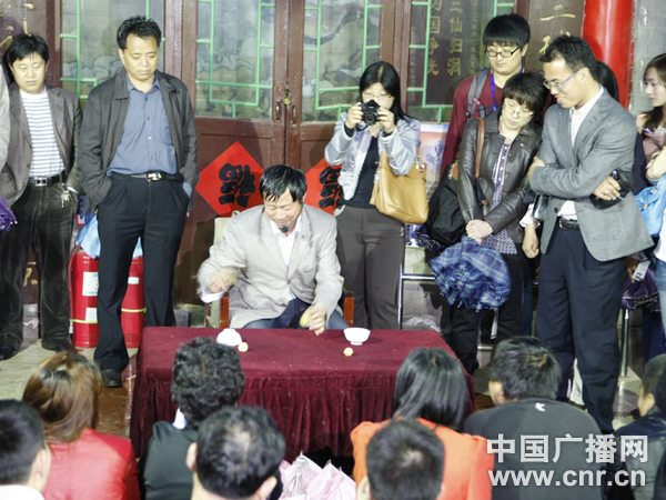 “神手张”精彩演出