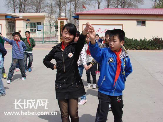 古县中心小学“不古”，坚持5年推广集体舞。长城网 李学新 摄