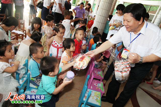 海南亲子节 六一 主题活动走进福利院献爱心