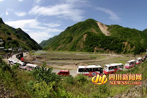 东河口堰塞湖今昔