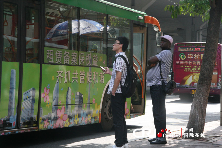 　　正不断融入广州生活的外籍人士。摄影：谭铮