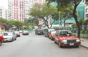 香港的路边停车管理比较规范。