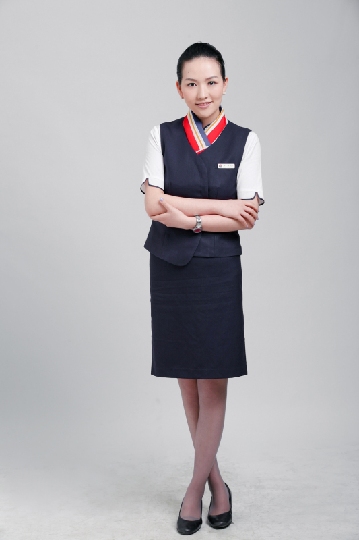 陈蓉一边擦一边轻声地在老人耳边说