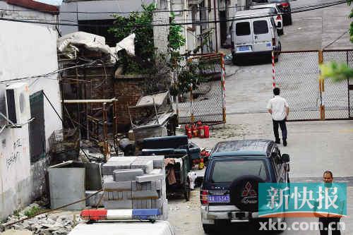 ■高压水箱爆炸后，酒楼外面也一片混乱。新快报记者毕志毅/摄