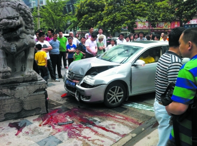 车祸现场,令人扼腕 记者尹勤兵 高清图片