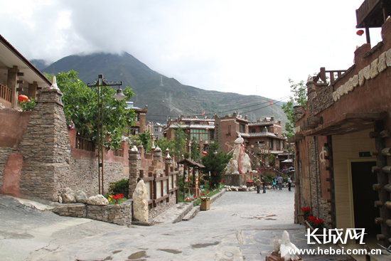 羌寨一角。长城网 赵晓慧 摄