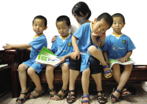 深圳四胞胎:公立小学没法进,民办小学上不起