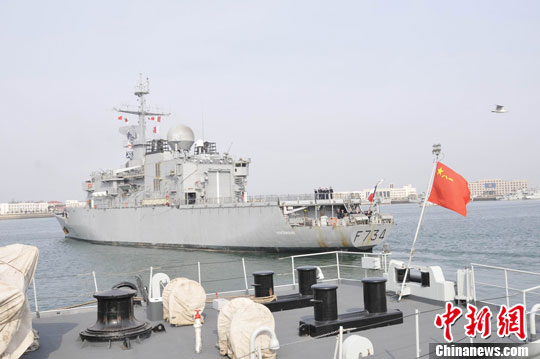 法国“葡月”号护卫舰。2012年03月14日访港。中新社发 逄忠平 摄