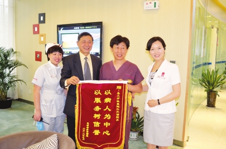 妙手回春七旬老人的种牙感恩情