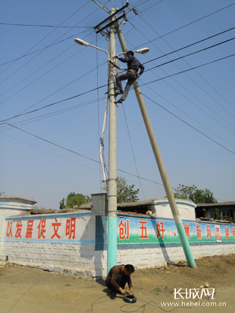 架设幸福延长线 百盏路灯照亮乡村幸福路