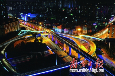 "龙岗大道"布吉段夜景.