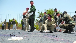 也门阅兵排练遭袭90人亡