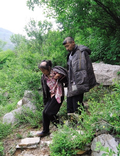 兄妹隐居深山20余年
