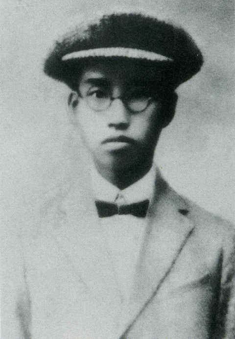 1930年，左权从苏联回国在上海留影。