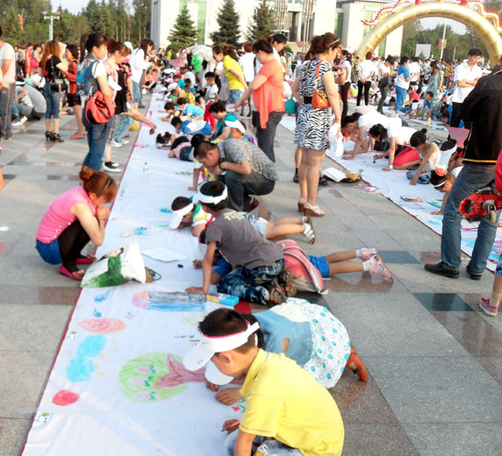 旗举办国寿小画家保护环境、热爱阿荣少年儿童绘画大赛