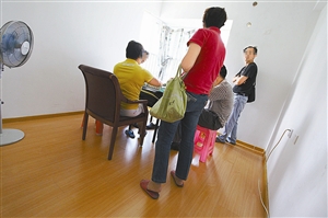 3D-5G的小房里也是麻将战场。