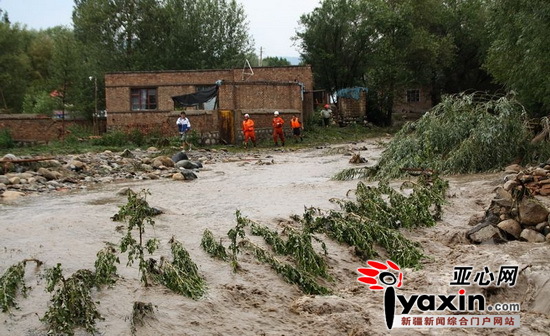 新疆阿勒泰暴雨 一个半小时下了一个夏天的雨