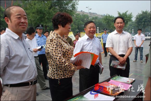 会上,亳州市委副书记时侠联宣布"江淮普法行"启动,亳州市委常委,市委