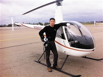 图①窦如潮和他的飞机。