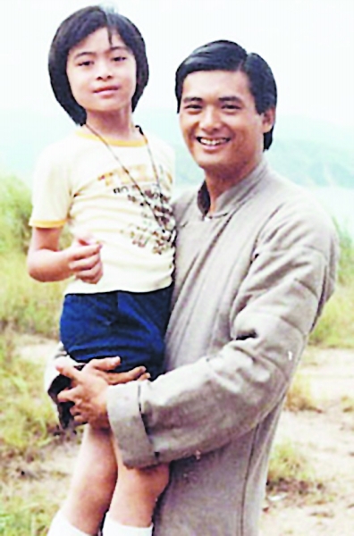 周润发抱着童年樊少皇