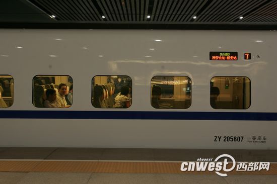 西延动车七一开行 一等座票价115元二等座96